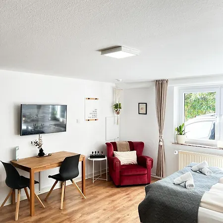 Modern With Netflix In לינה וארוחת בוקר