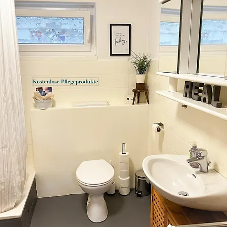 לינה וארוחת בוקר Modern With Netflix In 3*