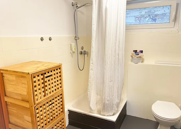 Modern With Netflix In Порта-Вестфалика